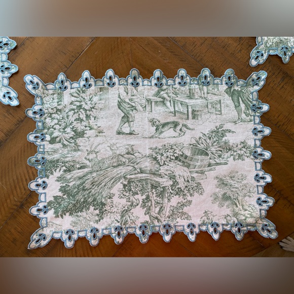 Vintage scalloped edge toile table placemat - Picture 4 of 8